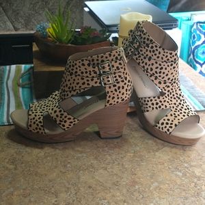 Pierre Dumas pam 4 size 7 cheetah